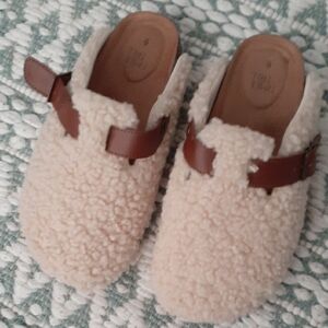 Time and Tru Cream and Brown Mules with Cozy Design